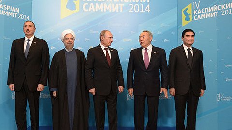 Саммит на Каспии: Путин не поделил море с главами пяти стран, зато выпустил на волю осетрят
