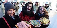 До весны остается целых сорок тысяч блинов