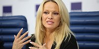 Памела Андерсон защищала китов
