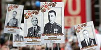 По главной площади с портретом