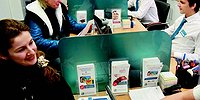 Банки спасают люди