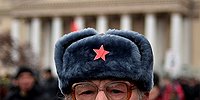 Военным велено держаться