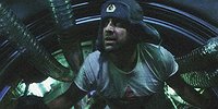 Человек в скафандре и со сверлом