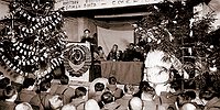 Несокрушимый и легендарный: Как отмечали праздник  во время войны